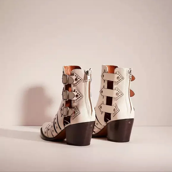 COACH Phoebe Studded Buckle Boot in Cream Chalk Size 6 New in Box - Picture 3 of 3